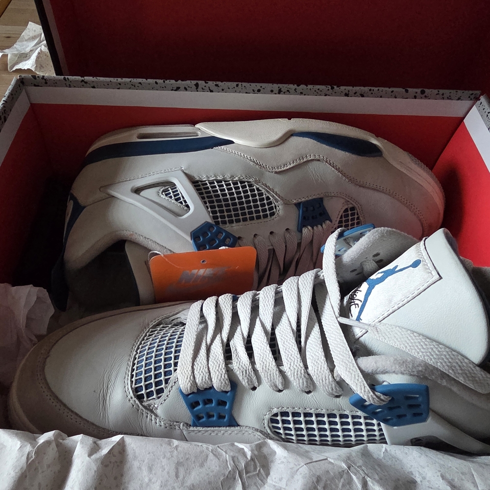 Jordan 4 Retro Like New with box & tags